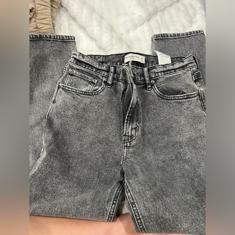 Abercrombie and Fitch: The skinny high rise jeans